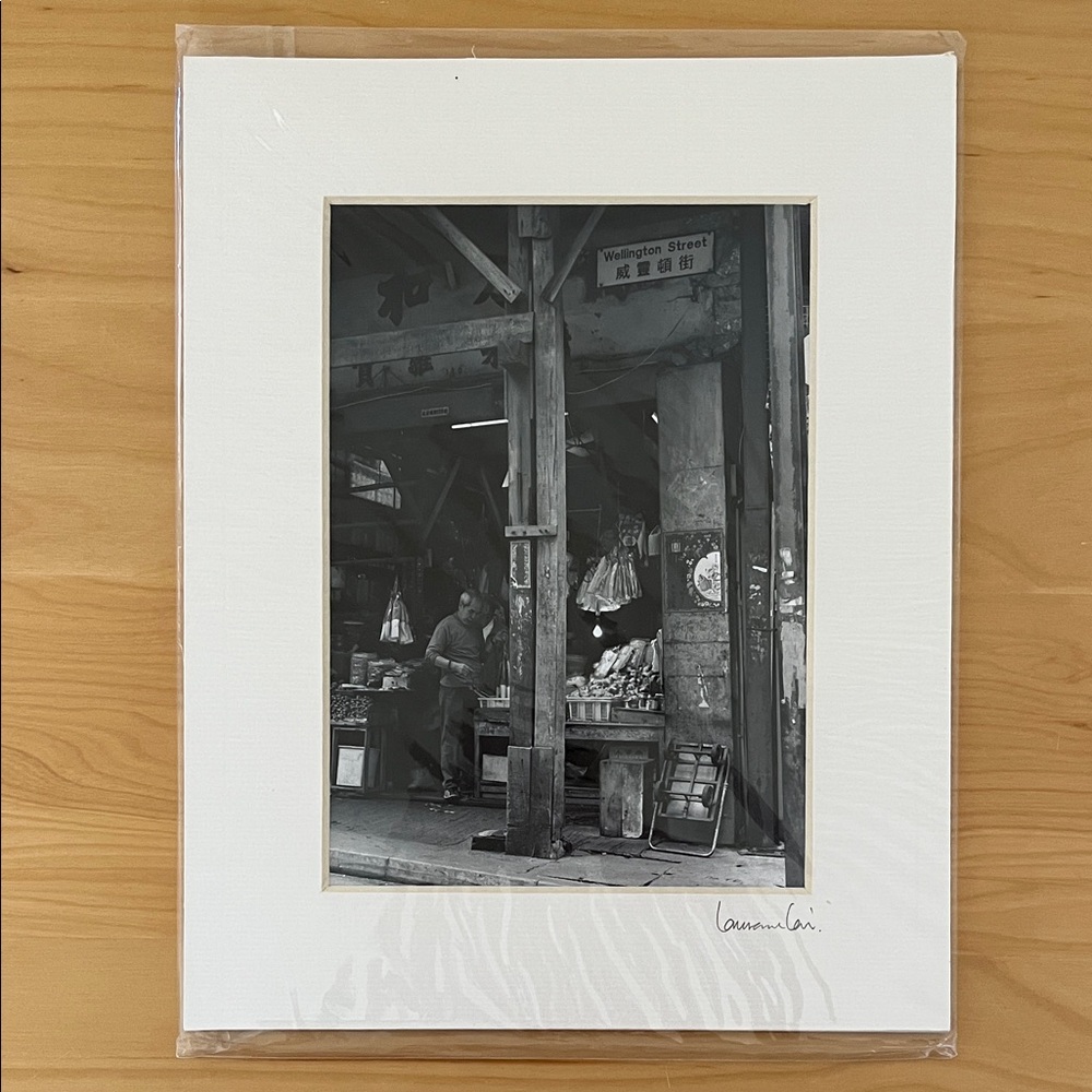 Black and White photo of Hong Kong Street life by Laurence Lai